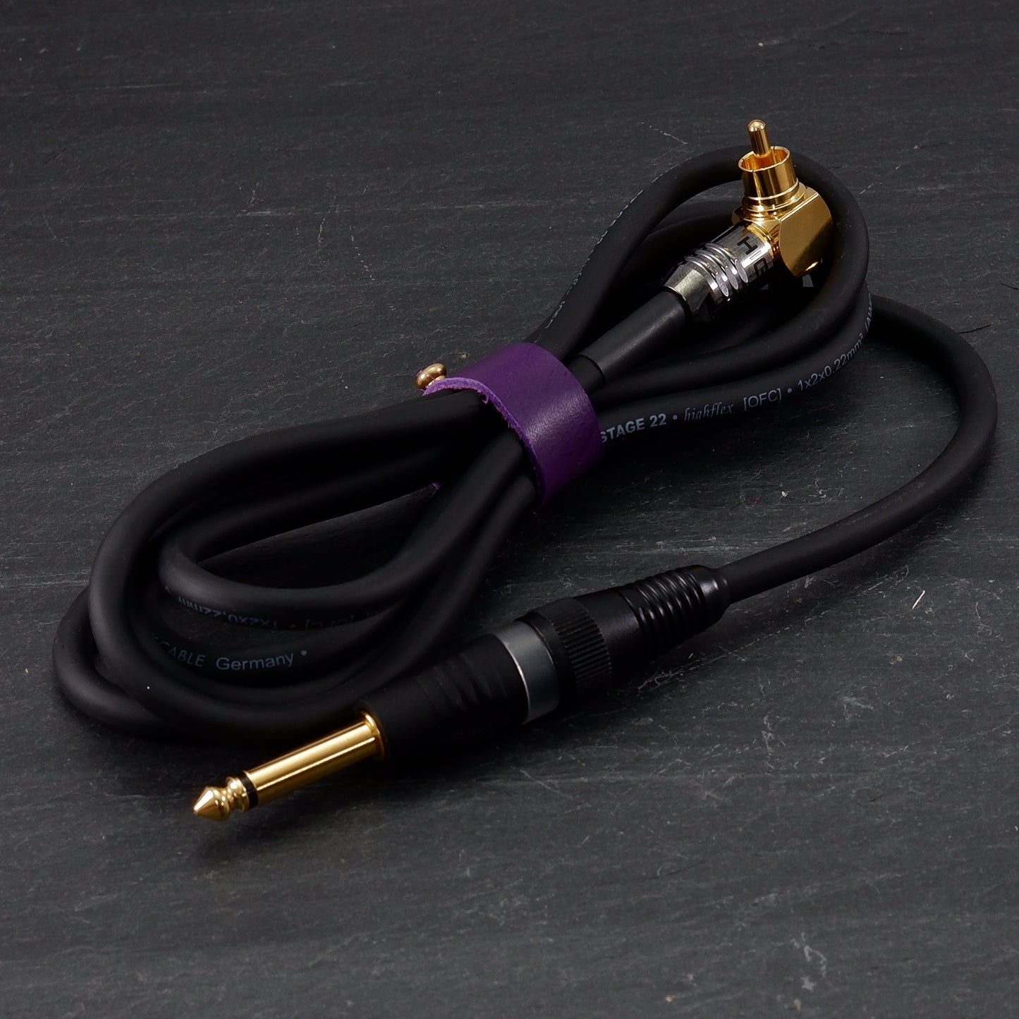 RCA CABLE Angled Heavy duty Black