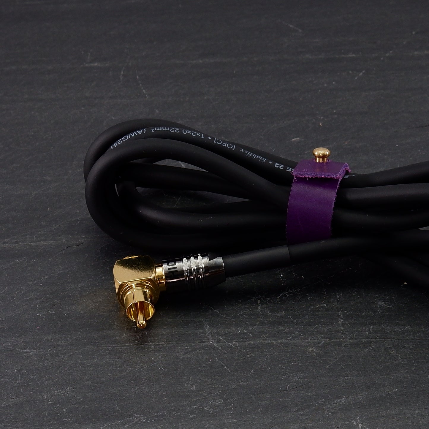 RCA CABLE Angled Heavy duty Black